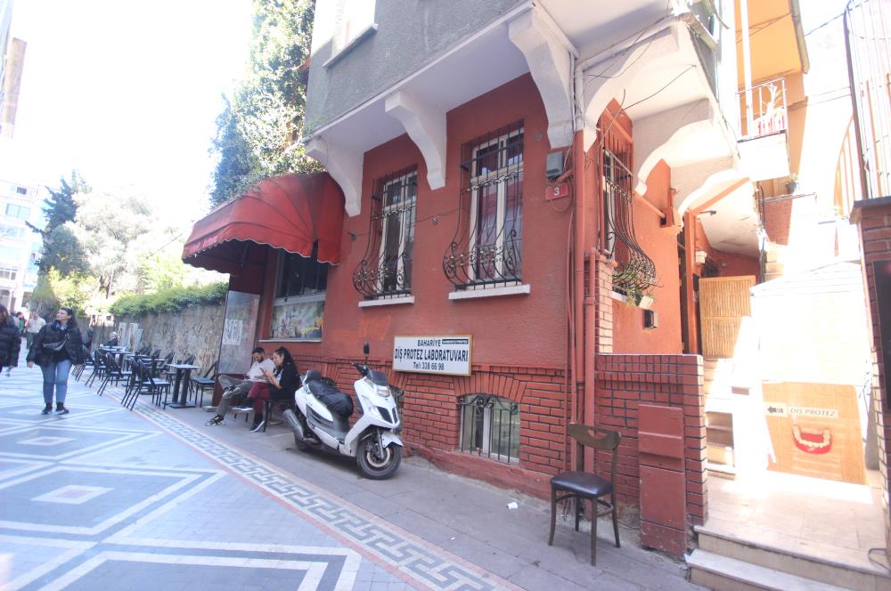 KADIKÖY SANATÇILAR SOKAĞINDA MÜSTAKİL GİRİŞLİ