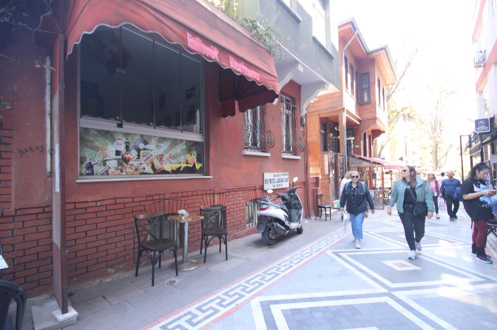 KADIKÖY SANATÇILAR SOKAĞINDA MÜSTAKİL GİRİŞLİ