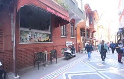 KADIKÖY SANATÇILAR SOKAĞINDA MÜSTAKİL GİRİŞLİ