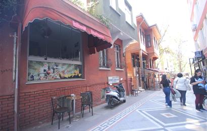 KADIKÖY SANATÇILAR SOKAĞINDA MÜSTAKİL GİRİŞLİ