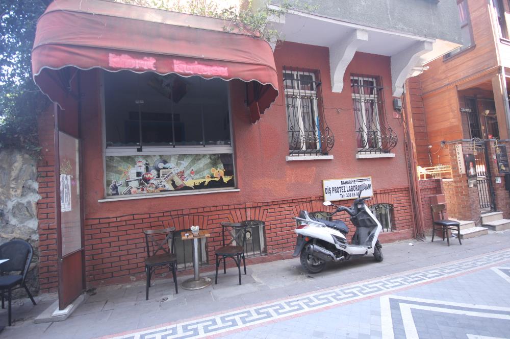 KADIKÖY SANATÇILAR SOKAĞINDA MÜSTAKİL GİRİŞLİ