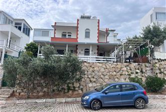 Bodrum Adabükü Gümüşkum Sitesinde Göl Manzaralı Müstakil