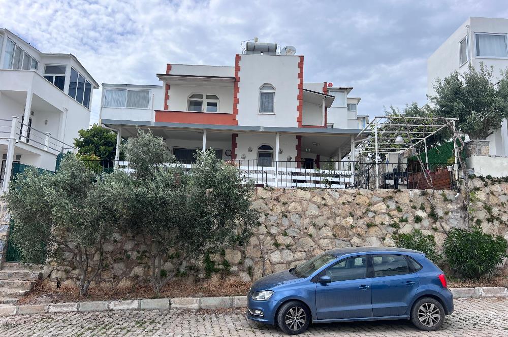 Bodrum Adabükü Gümüşkum Sitesinde Göl Manzaralı Müstakil