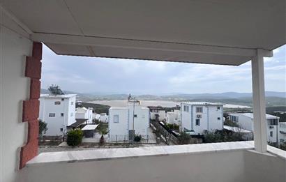 Bodrum Adabükü Gümüşkum Sitesinde Göl Manzaralı Müstakil
