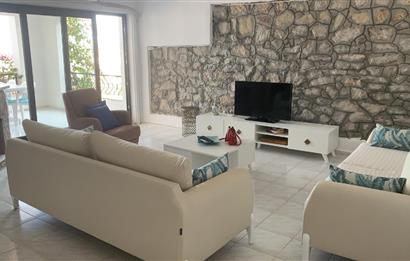 DATÇA MERKEZDE PANORAMİK DENİZ MANZARALI FULL EŞYALI KİRALIK2+1