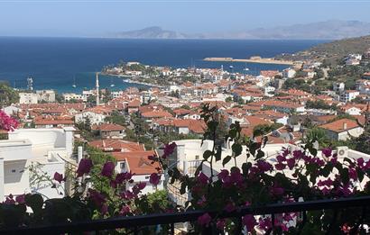 DATÇA MERKEZDE PANORAMİK DENİZ MANZARALI FULL EŞYALI KİRALIK2+1