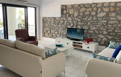 DATÇA MERKEZDE PANORAMİK DENİZ MANZARALI FULL EŞYALI KİRALIK2+1
