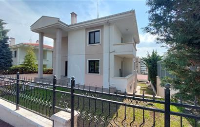 PARK CADDESİ YAKINI TAM MÜSTAKİL 6+2 SATILIK VİLLA