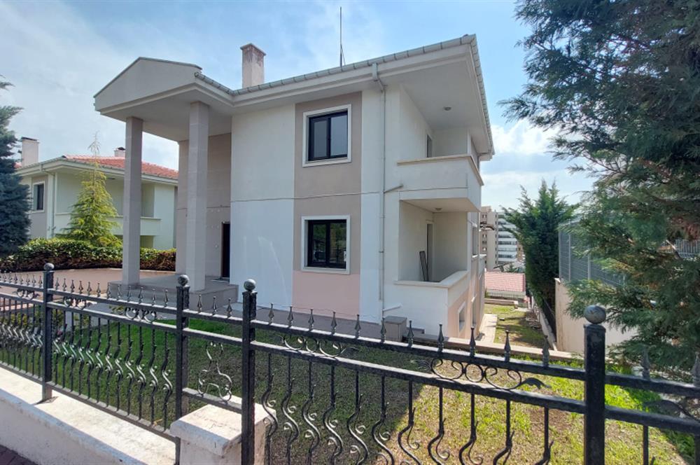 PARK CADDESİ YAKINI TAM MÜSTAKİL 6+2 SATILIK VİLLA
