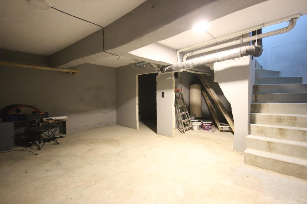 C21 MELTEM YAMAN'dan 13 Bağımsız Bölümden Oluşan 450 m2 Dükkan