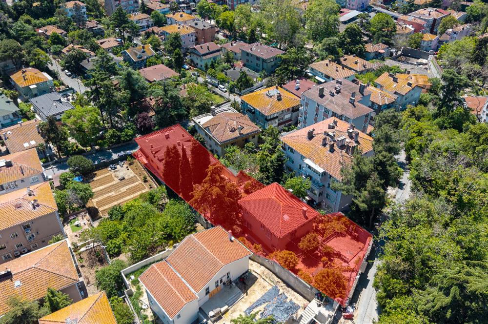 Sarıyer'de içinde 1 VİLLA ve 6 DAİRELİ BİNA bulunan 1361 m2 ARSA