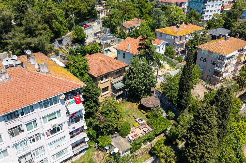 Sarıyer'de içinde 1 VİLLA ve 6 DAİRELİ BİNA bulunan 1361 m2 ARSA