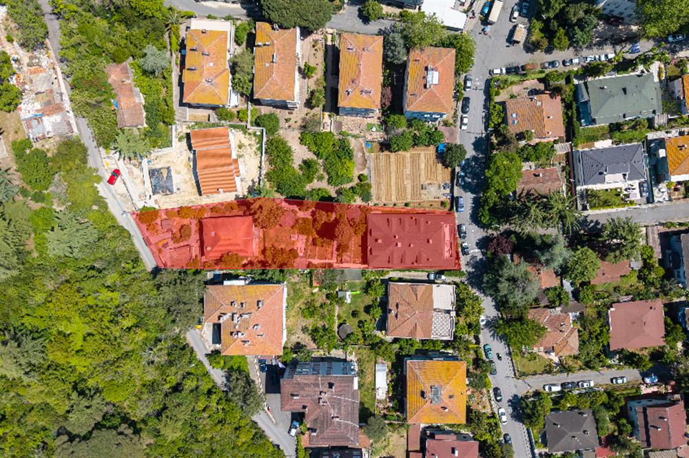 Sarıyer'de içinde 1 VİLLA ve 6 DAİRELİ BİNA bulunan 1361 m2 ARSA