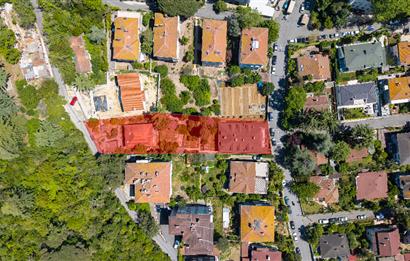 Sarıyer'de içinde 1 VİLLA ve 6 DAİRELİ BİNA bulunan 1361 m2 ARSA
