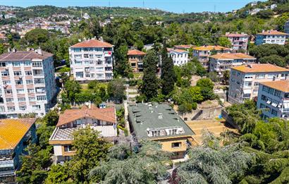 Sarıyer'de içinde 1 VİLLA ve 6 DAİRELİ BİNA bulunan 1361 m2 ARSA