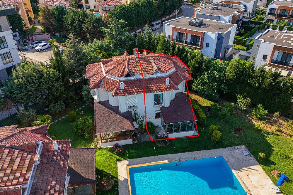 TUZLA CEVİZALTI SİTESİNDE SATILIK VİLLA