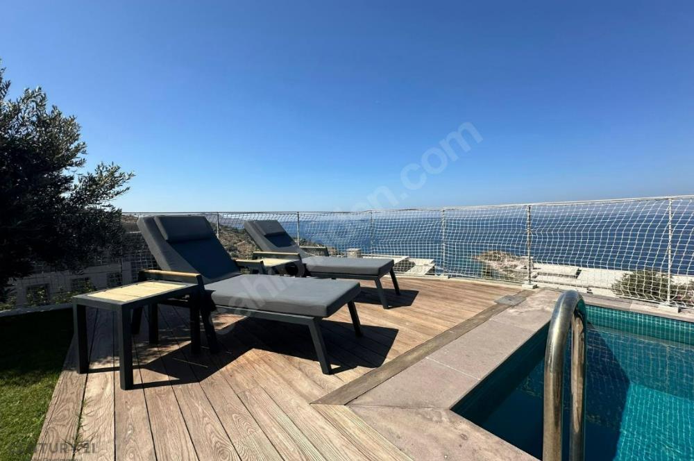 NEF YALIKAVAK'TA PANORAMIK DENİZ MANZARALI SATILIK 4+1 VİLLA