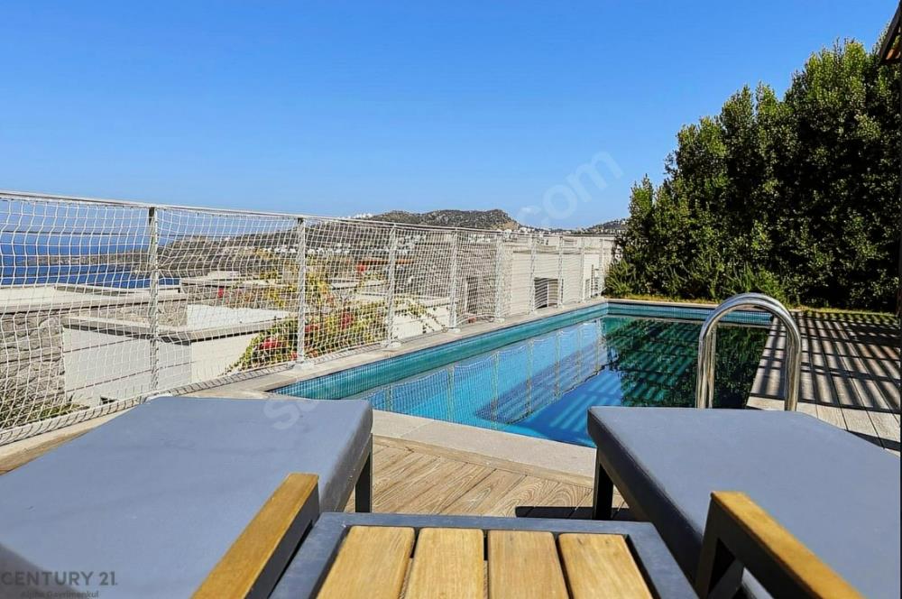 NEF YALIKAVAK'TA PANORAMIK DENİZ MANZARALI SATILIK 4+1 VİLLA