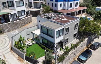 Bodrum Gündoğan Farilya’da Müstakil Girişli ve Geniş Bahçe Kullanımlı Satılık 3+1 Bahçe Katı Daire