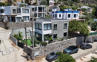 Bodrum Gündoğan Farilya’da Müstakil Girişli ve Geniş Bahçe Kullanımlı Satılık 3+1 Bahçe Katı Daire