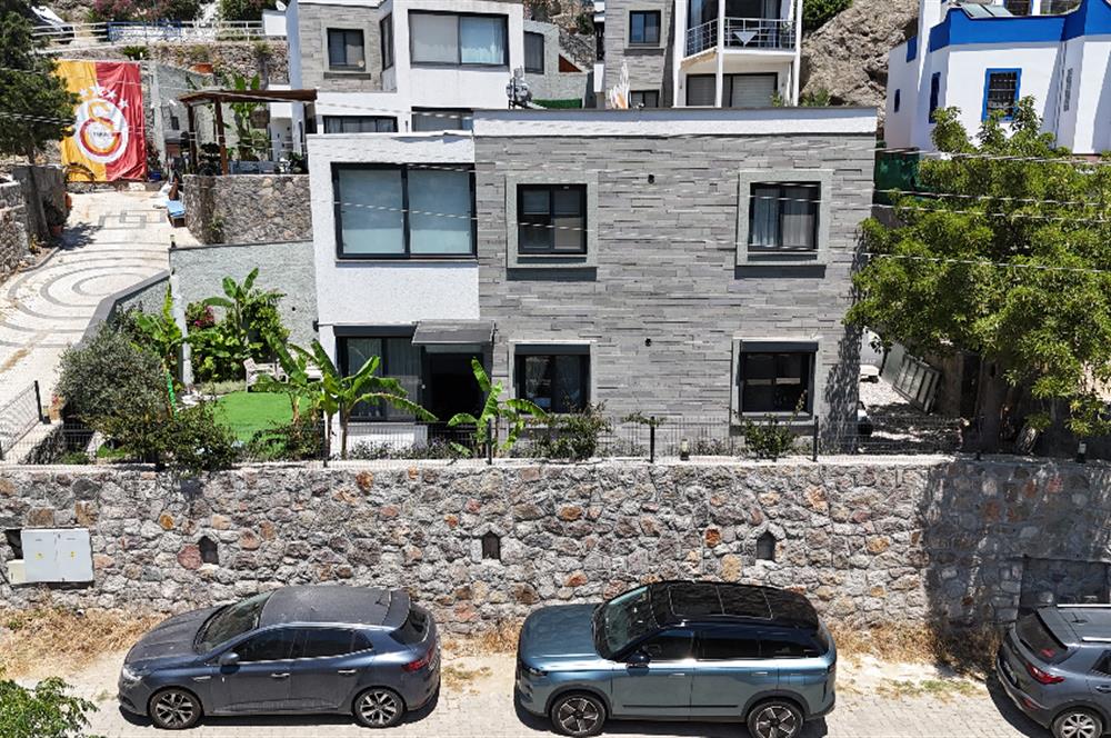 Bodrum Gündoğan Farilya’da Müstakil Girişli ve Geniş Bahçe Kullanımlı Satılık 3+1 Bahçe Katı Daire