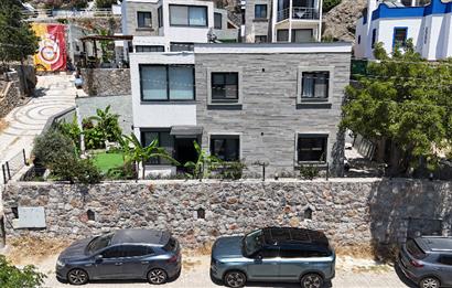 Bodrum Gündoğan Farilya’da Müstakil Girişli ve Geniş Bahçe Kullanımlı Satılık 3+1 Bahçe Katı Daire