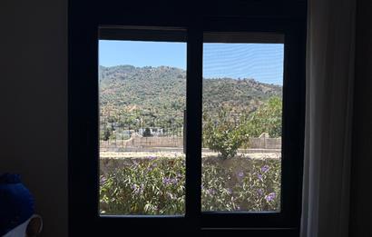 Bodrum Gündoğan Farilya’da Müstakil Girişli ve Geniş Bahçe Kullanımlı Satılık 3+1 Bahçe Katı Daire