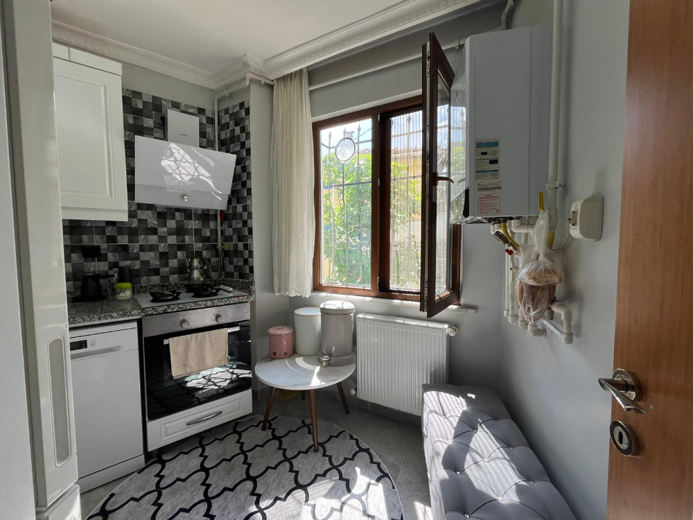 EYÜP KARADOLAP MAH. SAYA YOLU CAD. ÜSTÜ SATILIK 2+1 DAİRE