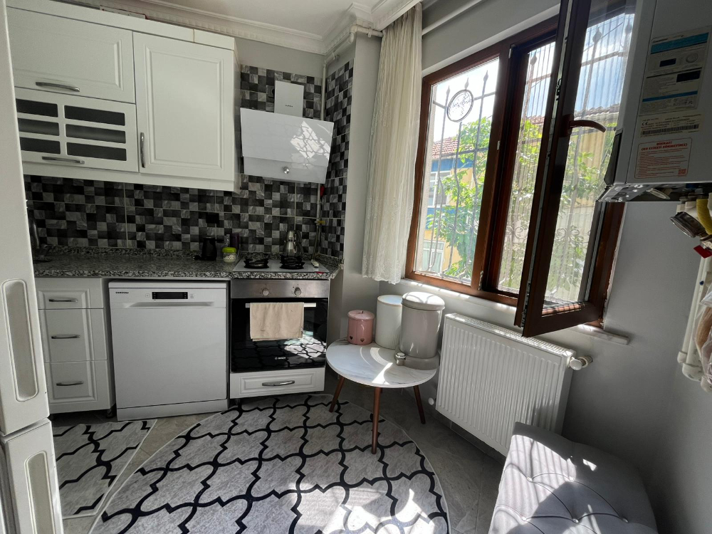 EYÜP KARADOLAP MAH. SAYA YOLU CAD. ÜSTÜ SATILIK 2+1 DAİRE