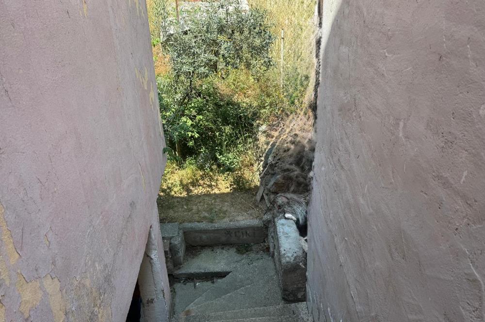 Karabağlar Özgür Mh'de 3 katlı Komple Satılık Müstakil ev