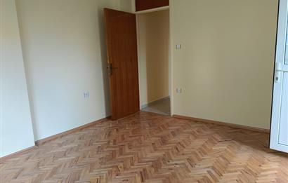 SİTE İÇİNDE 3+1 KİRALIK DAİRE METROYA YAKIN MERKEZİ KONUMDA