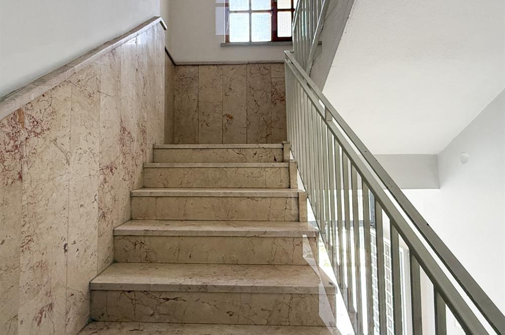 CENTURY 21 BAL GAYRİMENKUL'DEN SITKI YIRCALI CADDESİ 50 M ÜZERİ SATILIK 2+1 GENİŞ DAİRE