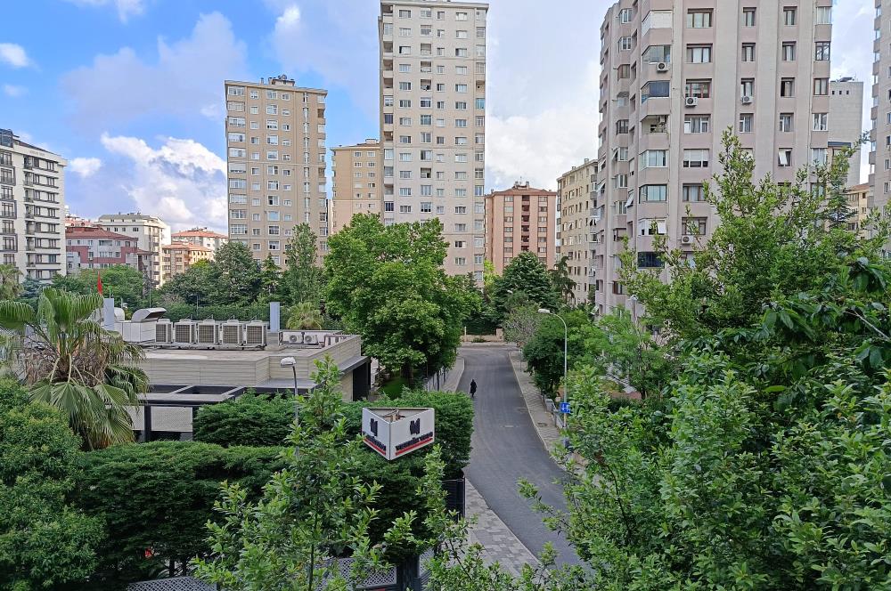 SİTE İÇİNDE 3+1 KİRALIK DAİRE METROYA YAKIN MERKEZİ KONUMDA