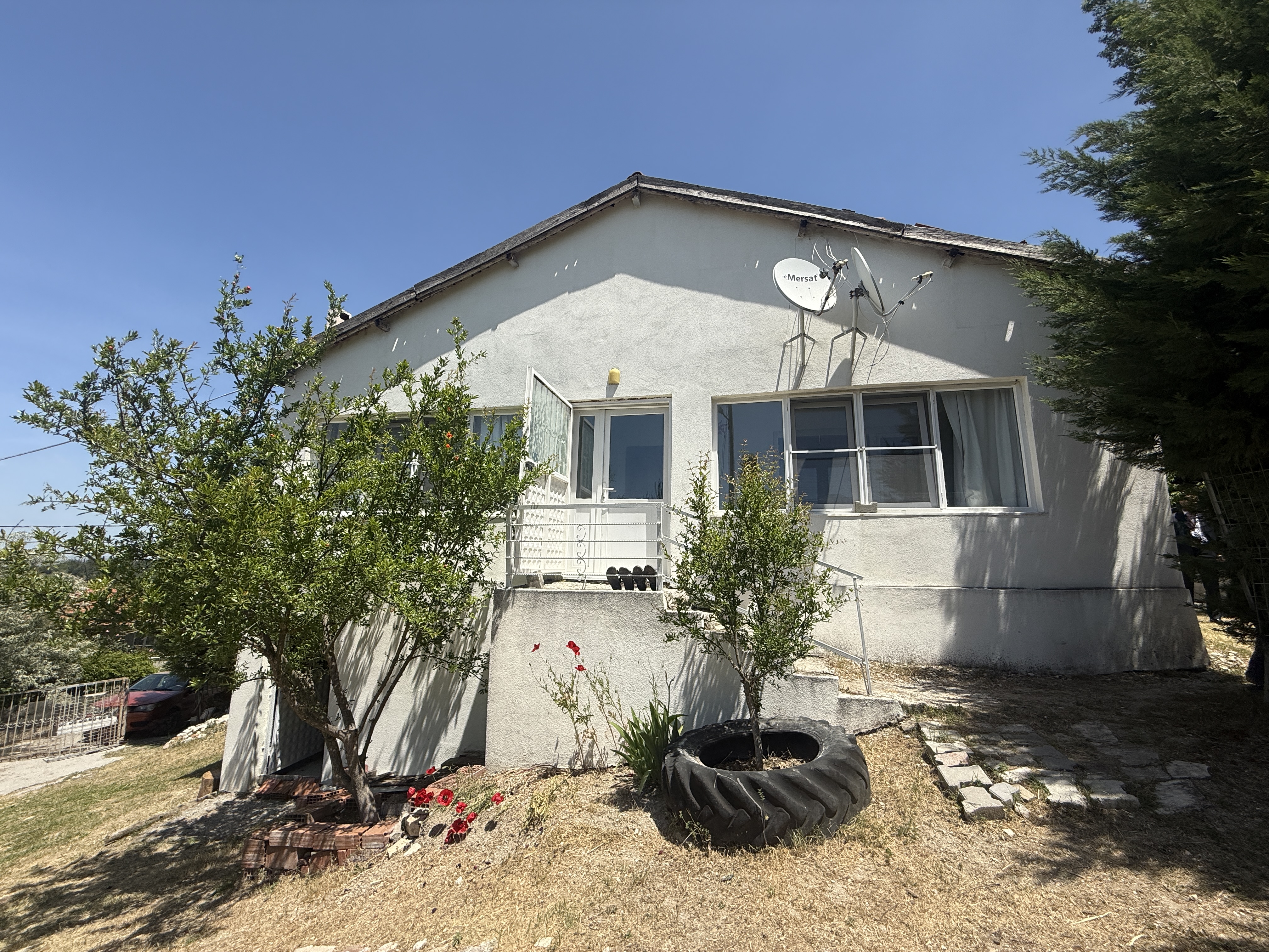 CENTURY 21 BAL GAYRİMENKUL'DEN PAMUKÇU MAHALLESİ DİŞBUDAK KÖYÜNDE MÜSTAKİL EV