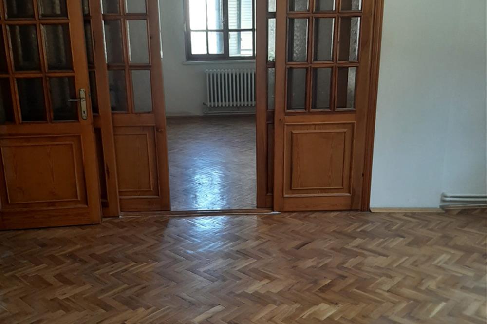 CENTURY 21 BAL GAYRİMENKUL'DEN SITKI YIRCALI CADDESİ 50 M ÜZERİ SATILIK 2+1 GENİŞ DAİRE
