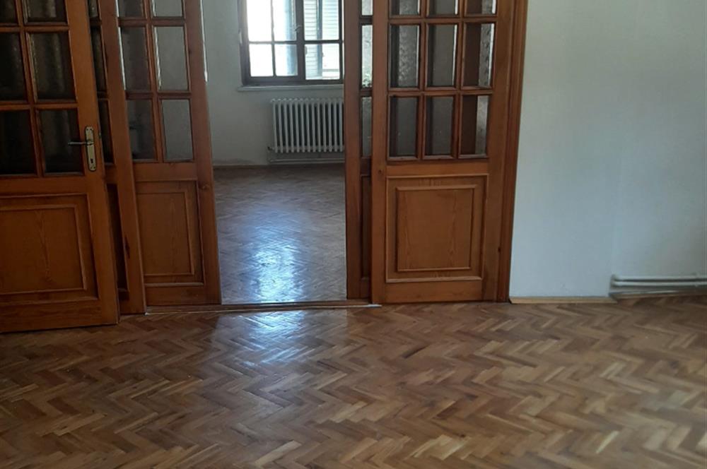 CENTURY 21 BAL GAYRİMENKUL'DEN SITKI YIRCALI CADDESİ 50 M ÜZERİ SATILIK 2+1 GENİŞ DAİRE