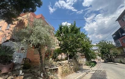 Karabağlar Özgür Mh'de 3 katlı Komple Satılık Müstakil ev