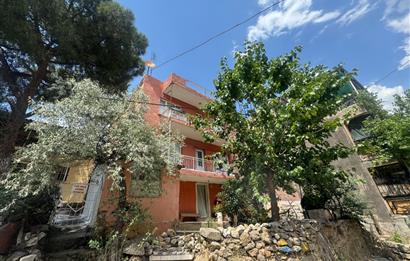 Karabağlar Özgür Mh'de 3 katlı Komple Satılık Müstakil ev