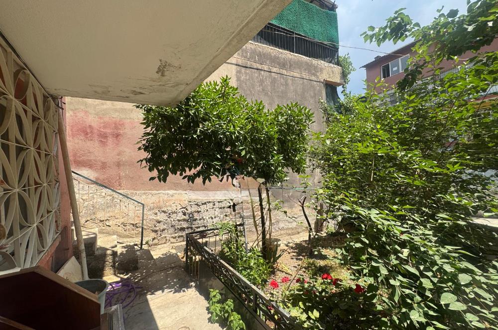 Karabağlar Özgür Mh'de 3 katlı Komple Satılık Müstakil ev