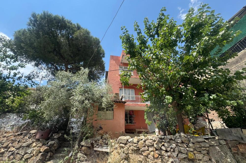 Karabağlar Özgür Mh'de 3 katlı Komple Satılık Müstakil ev