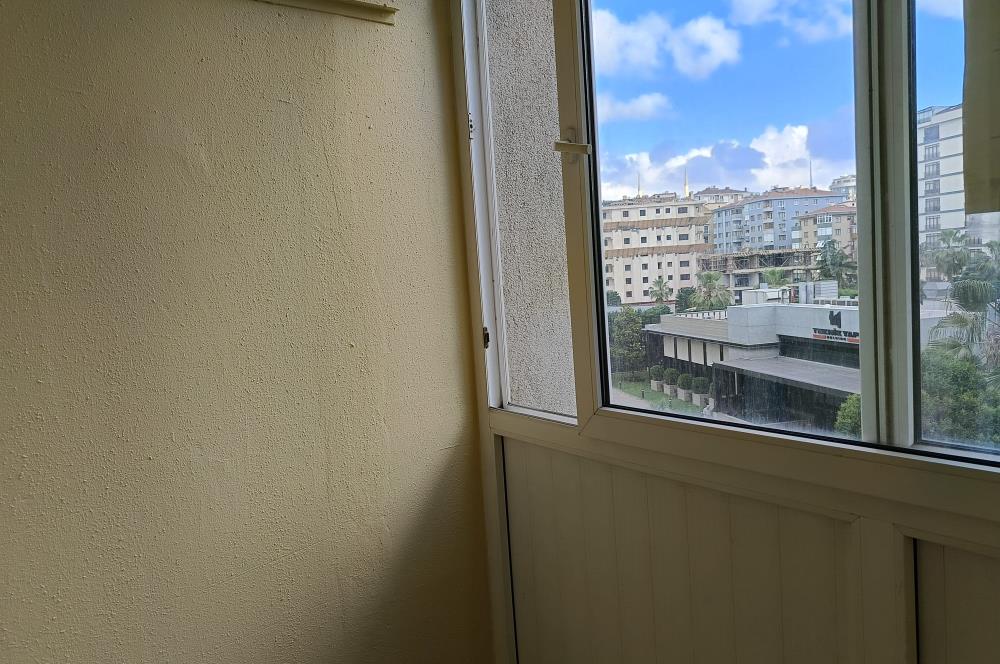 SİTE İÇİNDE 3+1 KİRALIK DAİRE METROYA YAKIN MERKEZİ KONUMDA