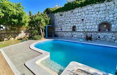 Cesme Satilik mustakil havuzlu vill