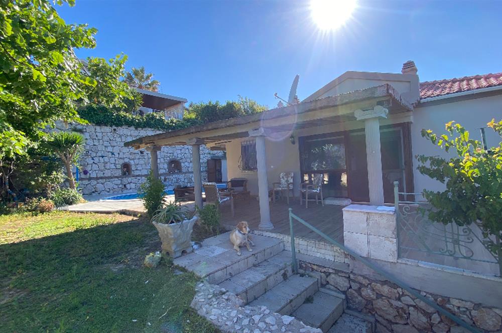 Cesme Satilik mustakil havuzlu vill