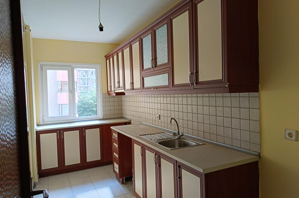 SİTE İÇİNDE 3+1 KİRALIK DAİRE METROYA YAKIN MERKEZİ KONUMDA