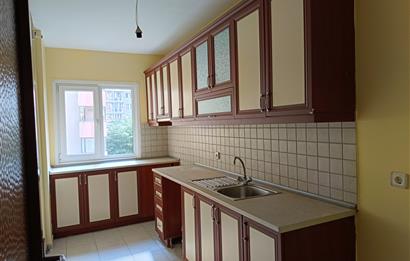 SİTE İÇİNDE 3+1 KİRALIK DAİRE METROYA YAKIN MERKEZİ KONUMDA