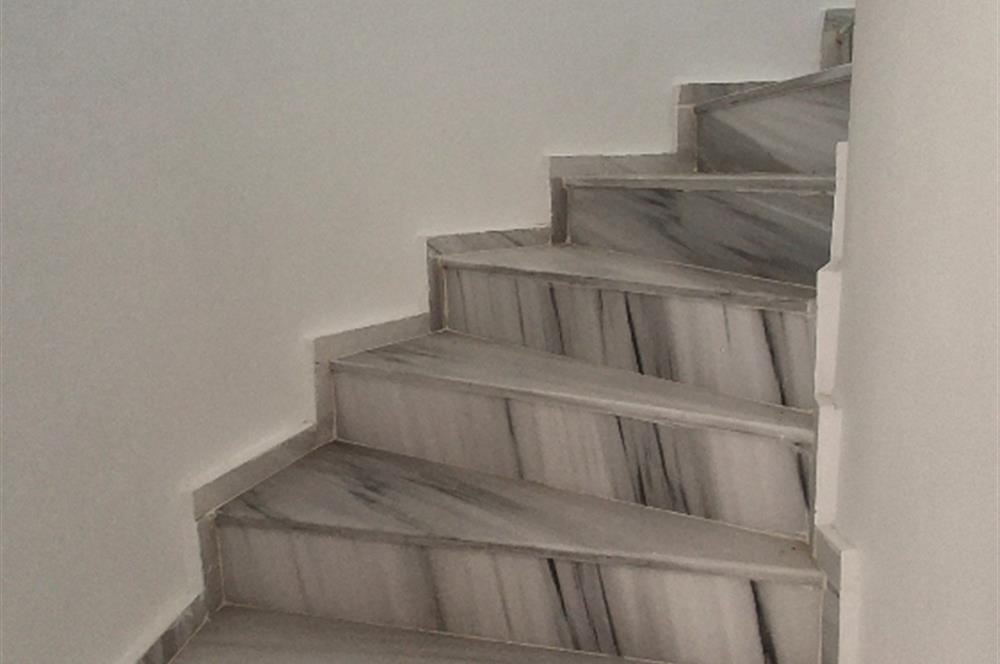 SİTE İÇERİSİNDE SATILIK TAM MÜSTAKİL EV 