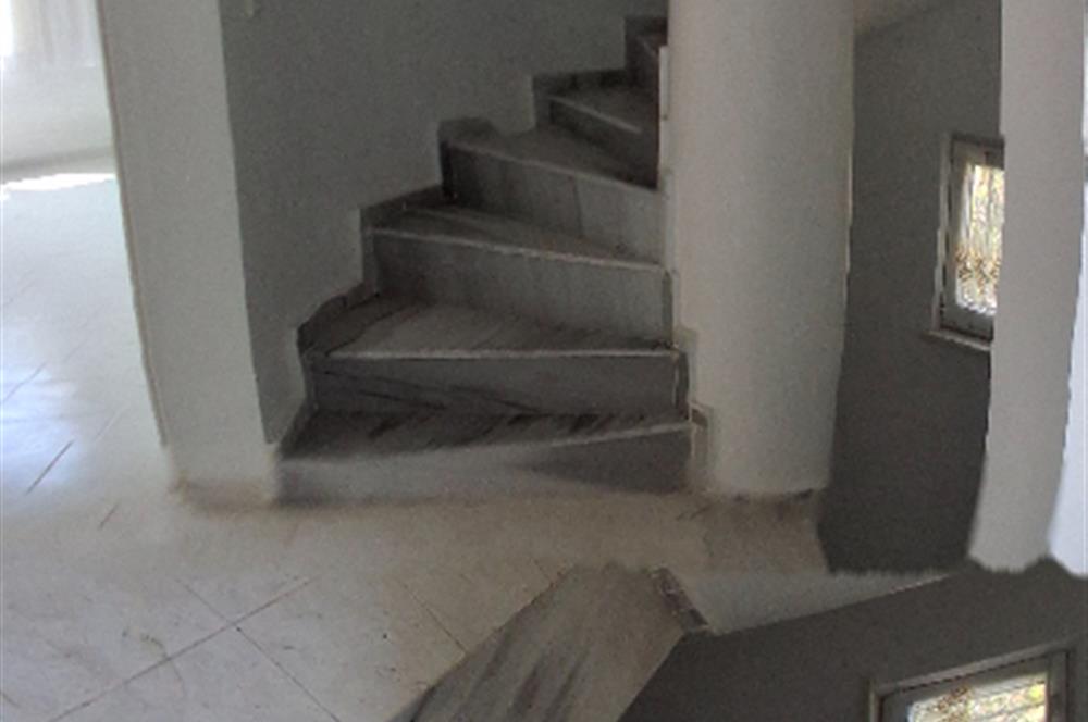 SİTE İÇERİSİNDE SATILIK TAM MÜSTAKİL EV 