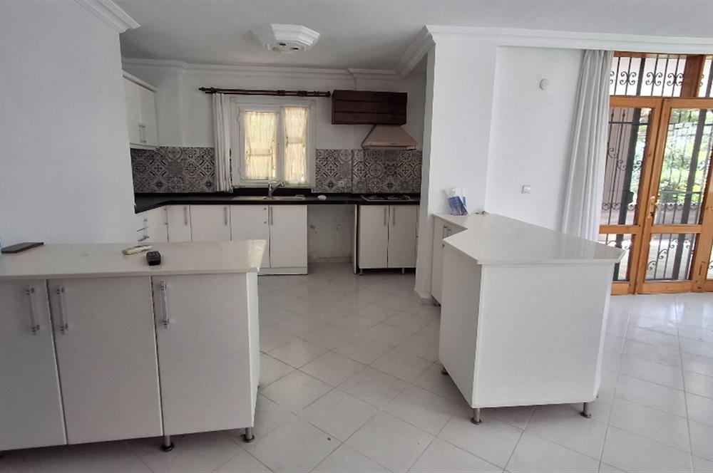 SİTE İÇERİSİNDE SATILIK TAM MÜSTAKİL EV 