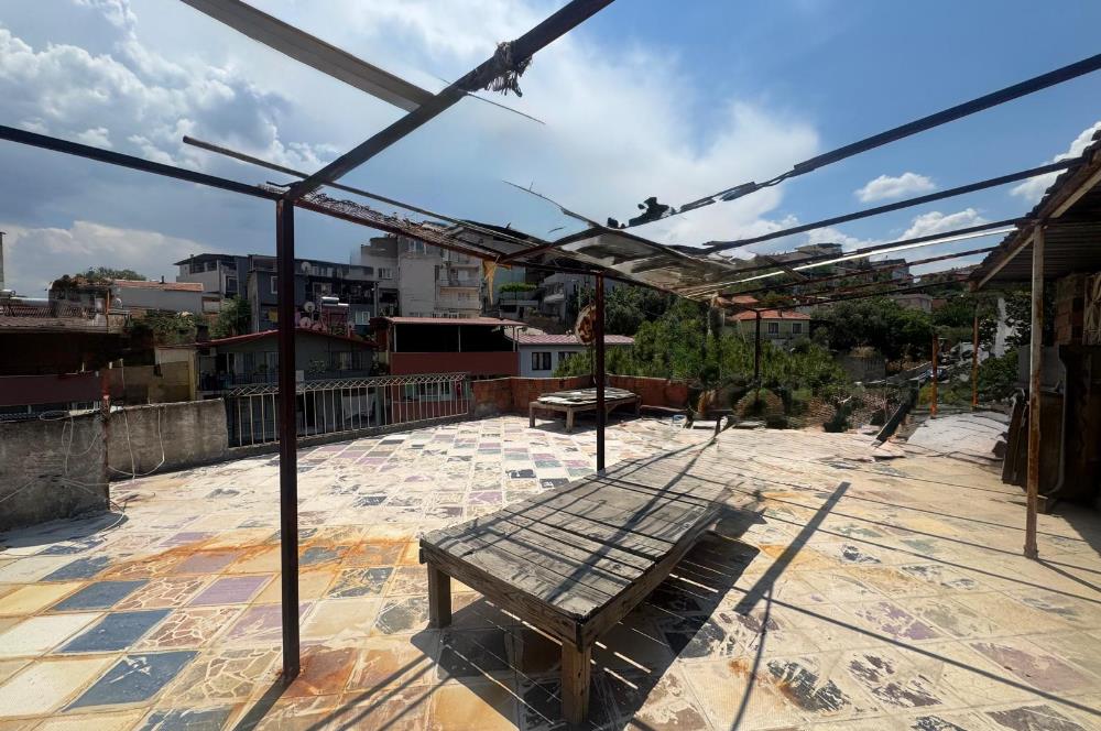 Karabağlar Özgür Mh'de 3 katlı Komple Satılık Müstakil ev