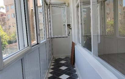 Kadıköy Altıyol'da İşyerine de Uygun 2+1 Kiralık Daire 